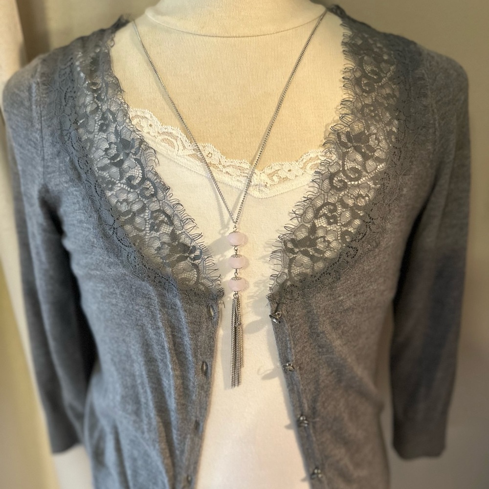 White House Black Market Gray Lace Neckline 3/4 Sleeve Sweater Size Large